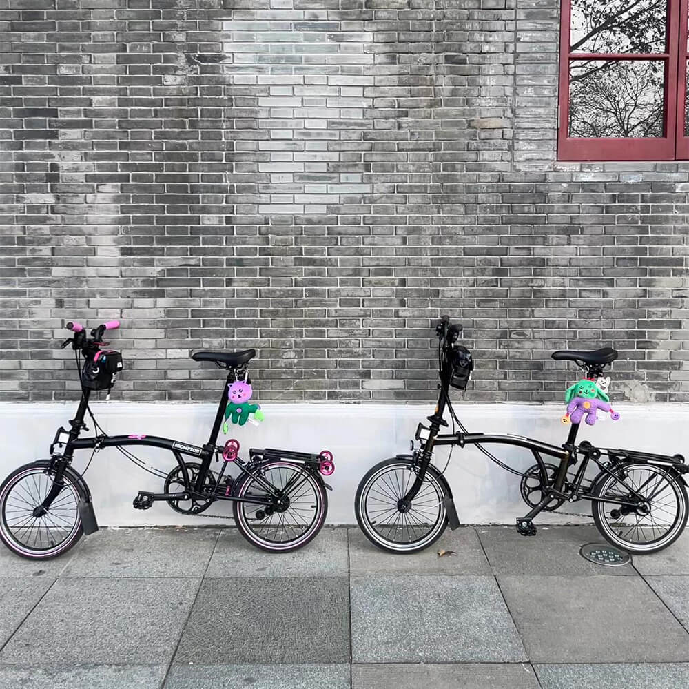 Decorate-Your-Brompton-Bikes-With-Minizoo-Cartoon-Plush-Charms
