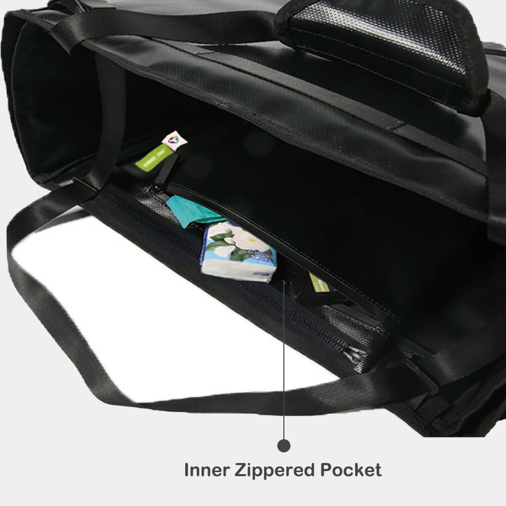 The_bag_includes_a_practical_inner_zippered_pocket_perfect_for_securely_storing_small_essentials_like_keys_or_cards
